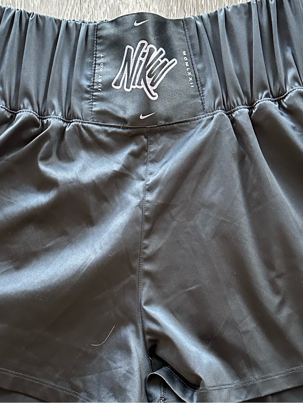 Nike Satin Boxer Shorts Size Medium - Picture 2 of 3
